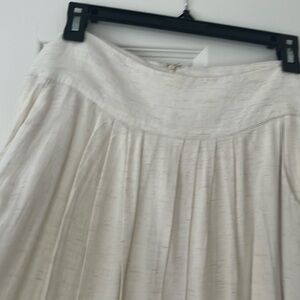 Long pleated skirt with pockets